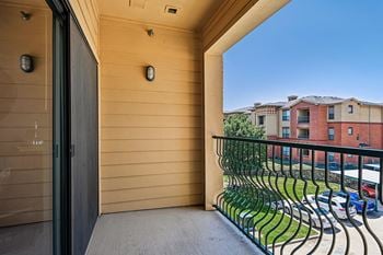 Large patios/balconies
